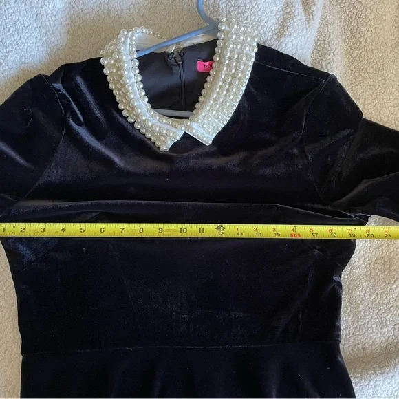 Betsey Johnson black velvet dress with pearl collar - Picture 4 of 6